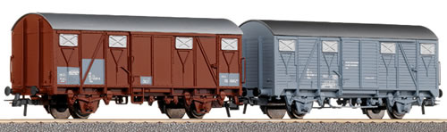 Set of 2 Box cars<br /><a href='images/pictures/Roco/45976.jpg' target='_blank'>Full size image</a>